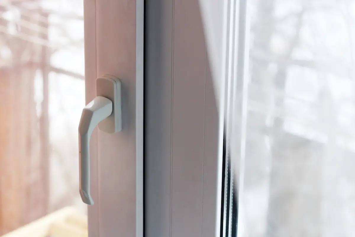 Fenêtre triple vitrage en PVC