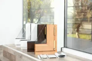 profilés et coupes de menuiseries dans différents matériaux : aluminium, PVC, bois, mixtes