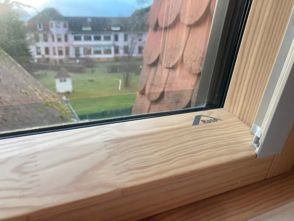 Fenêtre de toit en bois Roto®