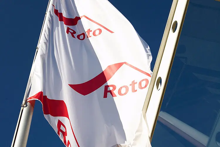 Logo de Roto® sur un drapeau