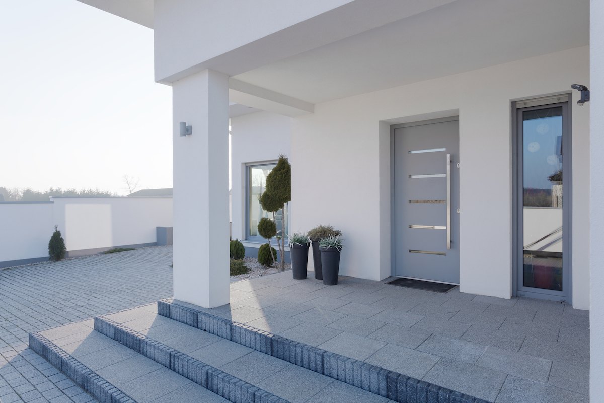 Porte d'entrée vitrée en aluminium