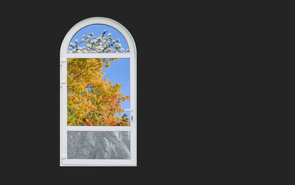 Porte donnant sur plusieurs saisons
