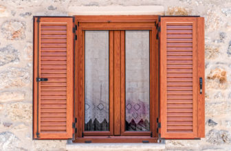 Fenêtre bois, teinte naturelle