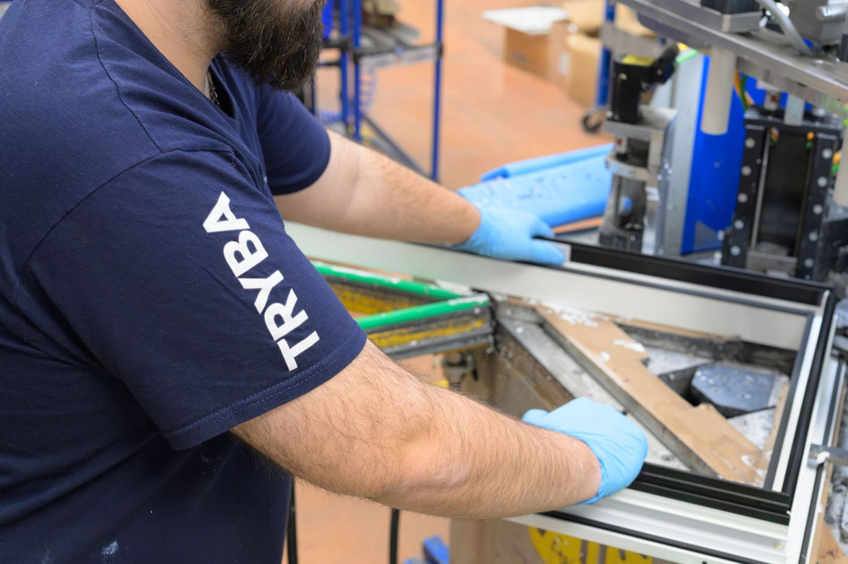 Fabrication d'une fenêtre Tryba
