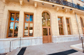 Les menuiseries Bieber à l'Office de Tourisme de Salon-de-Provence