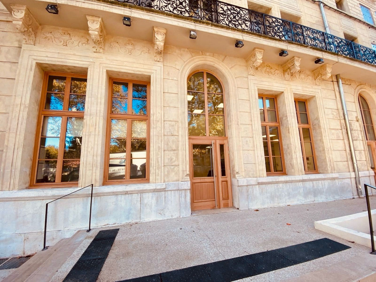 Les menuiseries Bieber à l'Office de Tourisme de Salon-de-Provence