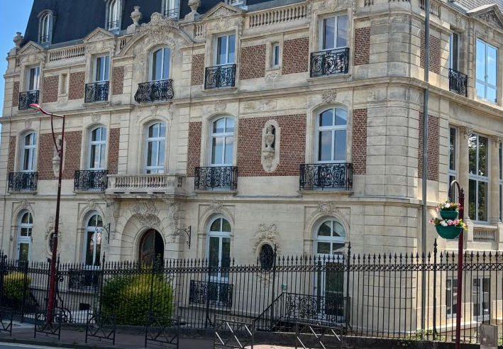 Les menuiseries MéO équipent Le Château Blanc de l’ADAPEI de la Somme