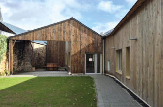 Des menuiseries bois-alu Minco pour le nouveau restaurant scolaire de Saint-Marcel